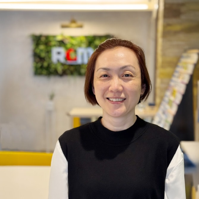 フロントオフィス 辰馬　美貴　笑顔の写真